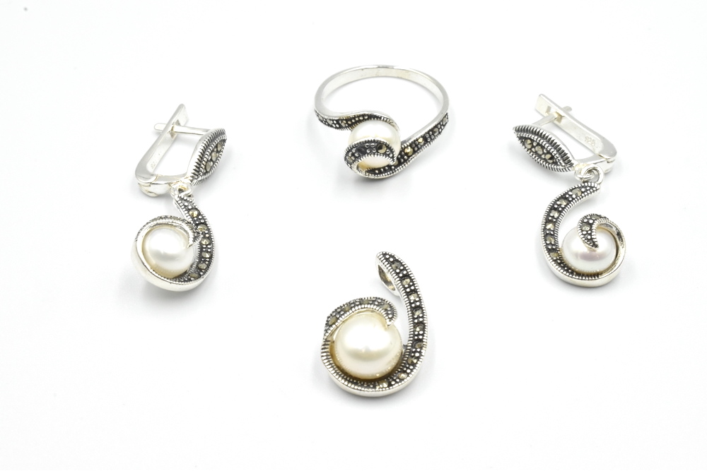 silver set with pearl 